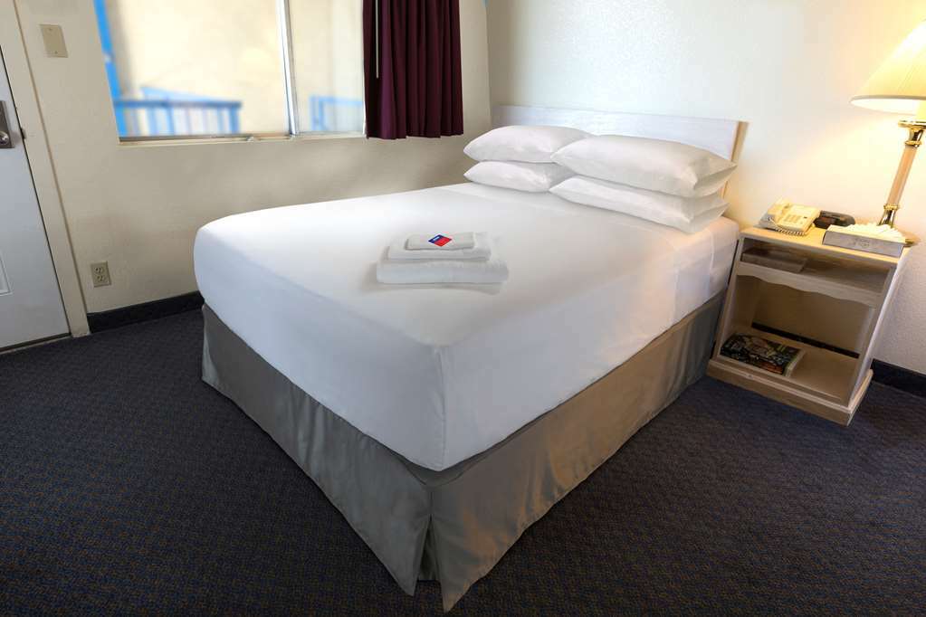 Americas Best Value Inn Columbus Room photo